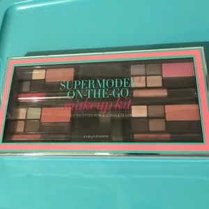 Victoria's Secret Supermodel Makeup Kit (New)